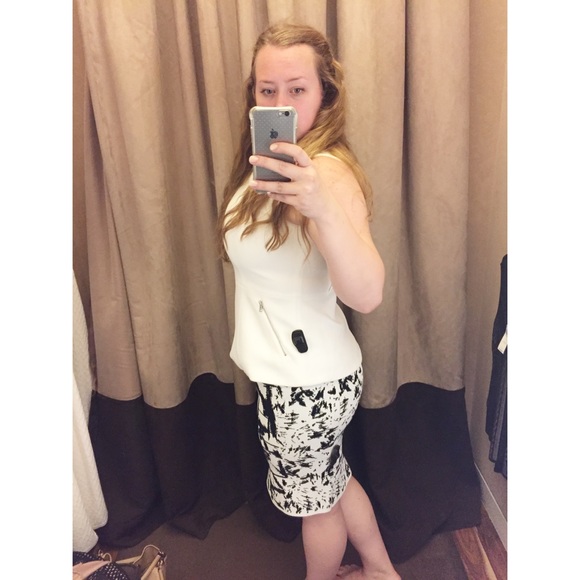 Asymmetrical Sleeveless Zip Top - Picture 2 of 12